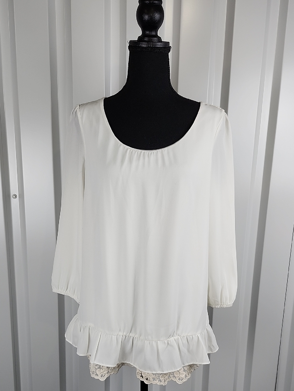 Scully Vintage Women's Cream Ruffle Lace-Hem Blouse Size Large Sheer Lace Back